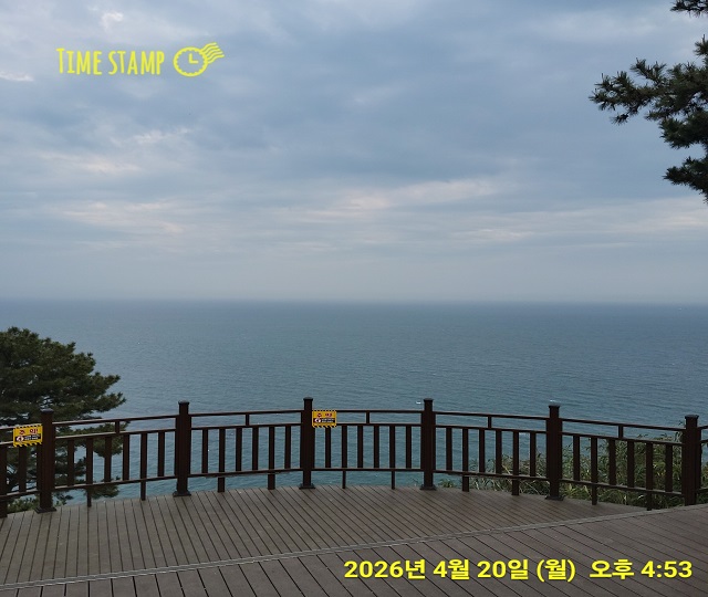 동남해 광장(해월정 앞)